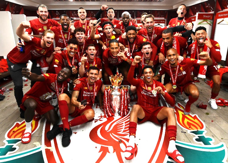 lfc-dressingromm-PL-trophy-2019-20